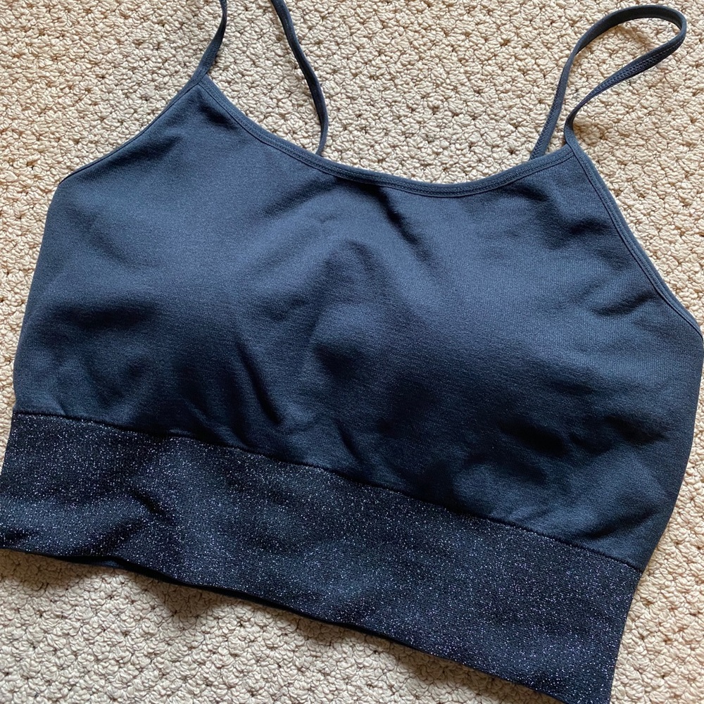 Very cute H&M seamless sports top